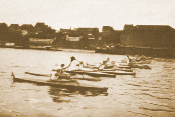 1933